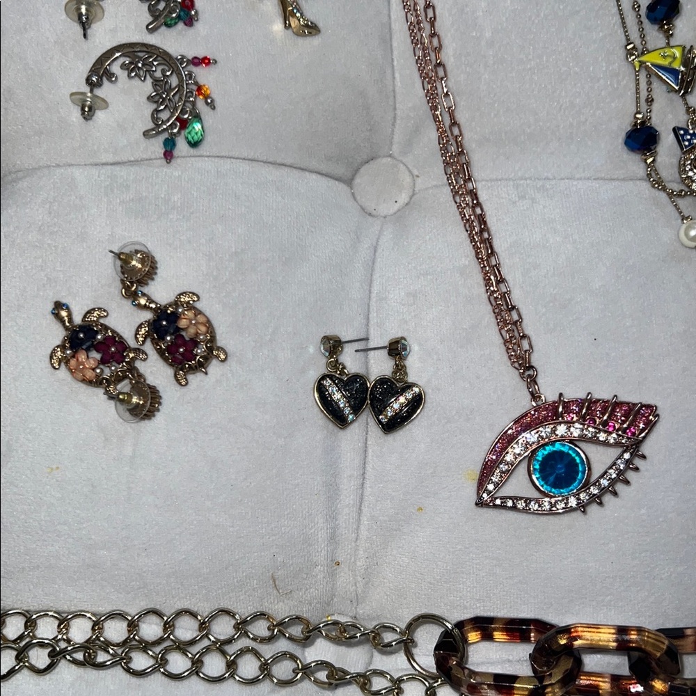 Collection of Jewelry - Picture 4 of 11